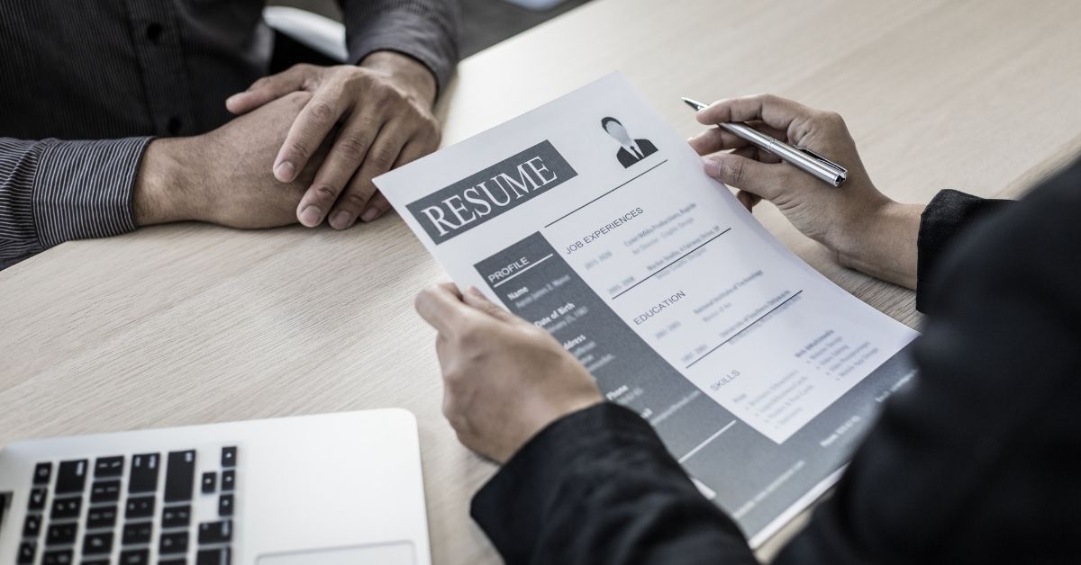 5 Great Resume Summary Examples + Writing Tips